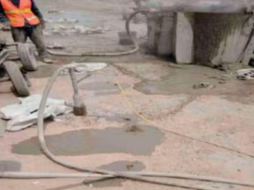 平顶山水泥混凝土路面板底注浆技术 路面脱空注浆整治方案