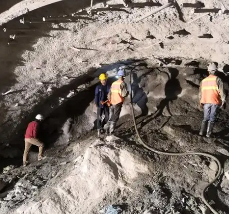 平顶山拱顶带模注浆料的施工流程及注意事项